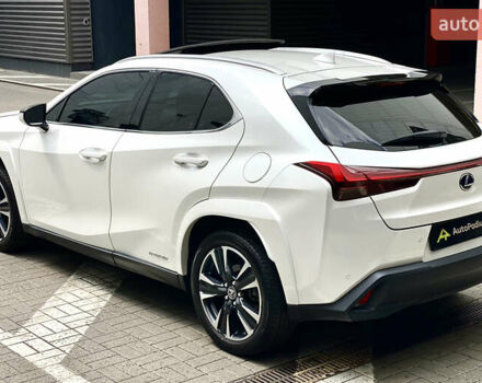 Білий Лексус UX, об'ємом двигуна 2 л та пробігом 22 тис. км за 30200 $, фото 5 на Automoto.ua