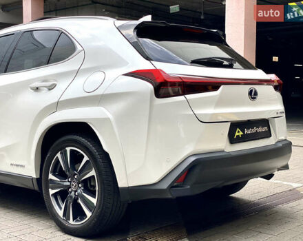 Білий Лексус UX, об'ємом двигуна 2 л та пробігом 22 тис. км за 30200 $, фото 27 на Automoto.ua
