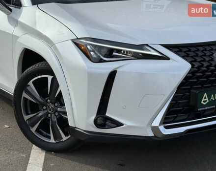 Білий Лексус UX, об'ємом двигуна 1.99 л та пробігом 22 тис. км за 29400 $, фото 5 на Automoto.ua