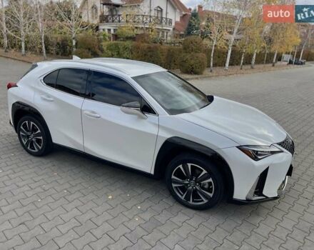 Белый Лексус UX, объемом двигателя 2 л и пробегом 72 тыс. км за 27900 $, фото 15 на Automoto.ua