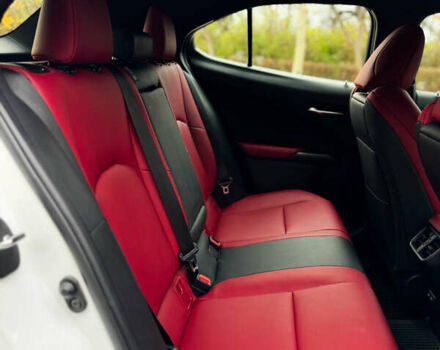 Белый Лексус UX, объемом двигателя 2 л и пробегом 56 тыс. км за 32000 $, фото 15 на Automoto.ua