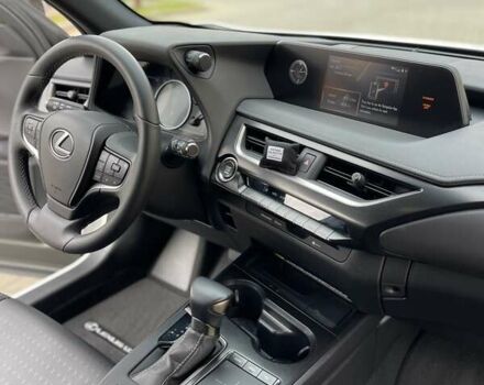 Белый Лексус UX, объемом двигателя 2 л и пробегом 72 тыс. км за 27900 $, фото 22 на Automoto.ua