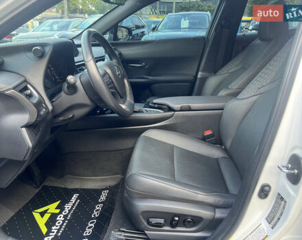 Белый Лексус UX, объемом двигателя 2 л и пробегом 20 тыс. км за 31500 $, фото 17 на Automoto.ua