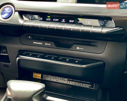 Білий Лексус UX, об'ємом двигуна 2 л та пробігом 22 тис. км за 30200 $, фото 37 на Automoto.ua