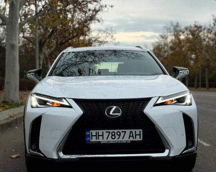 Белый Лексус UX, объемом двигателя 2 л и пробегом 56 тыс. км за 32000 $, фото 2 на Automoto.ua