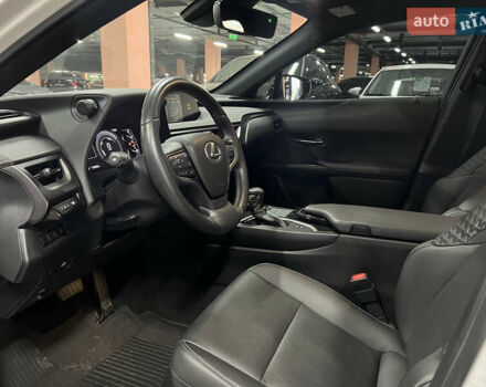 Білий Лексус UX, об'ємом двигуна 1.99 л та пробігом 22 тис. км за 29400 $, фото 20 на Automoto.ua