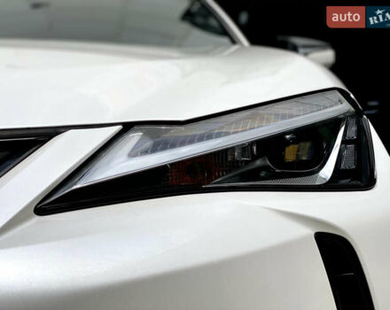Білий Лексус UX, об'ємом двигуна 2 л та пробігом 22 тис. км за 30200 $, фото 15 на Automoto.ua