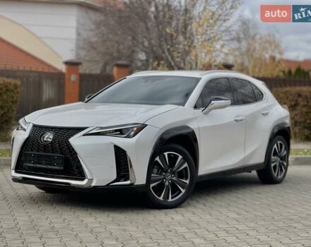 Белый Лексус UX, объемом двигателя 2 л и пробегом 72 тыс. км за 27900 $, фото 1 на Automoto.ua