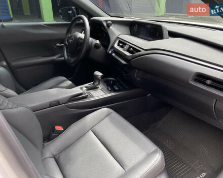 Білий Лексус UX, об'ємом двигуна 2 л та пробігом 22 тис. км за 30200 $, фото 47 на Automoto.ua