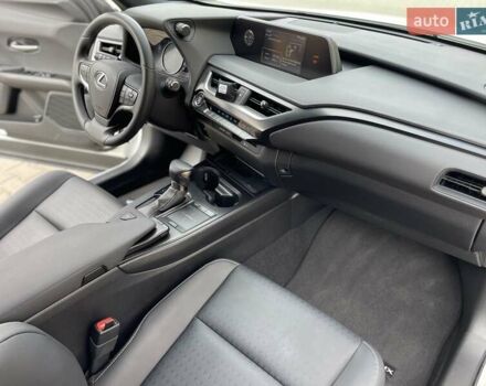 Белый Лексус UX, объемом двигателя 2 л и пробегом 72 тыс. км за 27900 $, фото 20 на Automoto.ua