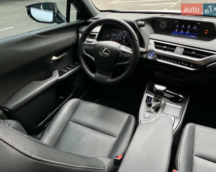 Білий Лексус UX, об'ємом двигуна 2 л та пробігом 22 тис. км за 30200 $, фото 53 на Automoto.ua