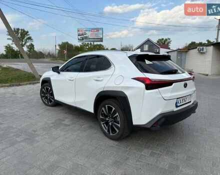 Белый Лексус UX, объемом двигателя 2 л и пробегом 21 тыс. км за 25900 $, фото 1 на Automoto.ua