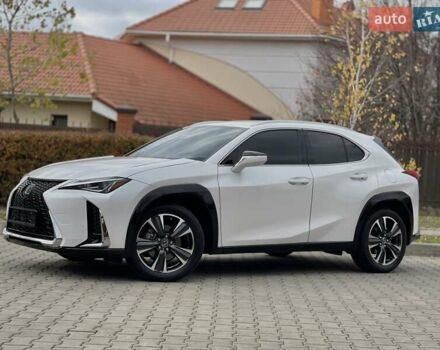 Белый Лексус UX, объемом двигателя 2 л и пробегом 72 тыс. км за 27900 $, фото 2 на Automoto.ua
