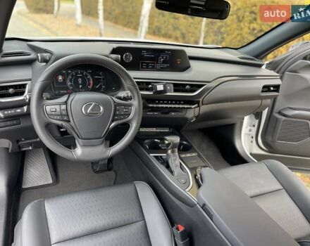 Белый Лексус UX, объемом двигателя 2 л и пробегом 72 тыс. км за 27900 $, фото 26 на Automoto.ua