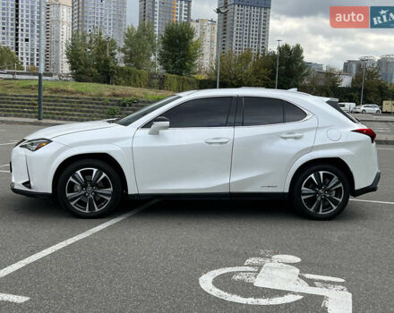 Белый Лексус UX, объемом двигателя 2 л и пробегом 20 тыс. км за 31500 $, фото 6 на Automoto.ua