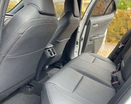 Белый Лексус UX, объемом двигателя 2 л и пробегом 72 тыс. км за 27900 $, фото 23 на Automoto.ua