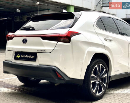Білий Лексус UX, об'ємом двигуна 2 л та пробігом 22 тис. км за 30200 $, фото 26 на Automoto.ua
