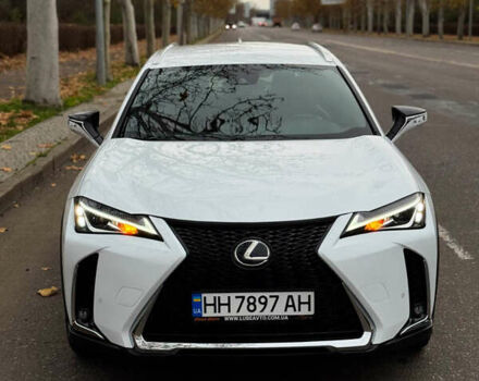 Белый Лексус UX, объемом двигателя 2 л и пробегом 56 тыс. км за 32000 $, фото 1 на Automoto.ua