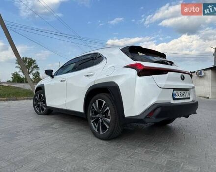 Белый Лексус UX, объемом двигателя 2 л и пробегом 21 тыс. км за 25900 $, фото 2 на Automoto.ua
