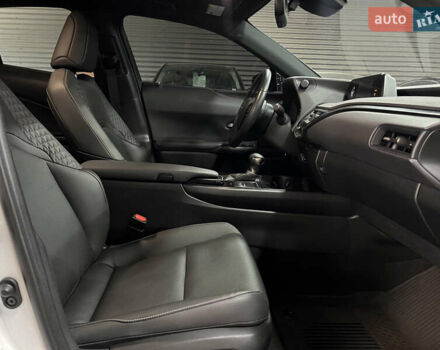 Білий Лексус UX, об'ємом двигуна 1.99 л та пробігом 22 тис. км за 29400 $, фото 33 на Automoto.ua