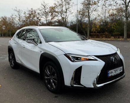 Белый Лексус UX, объемом двигателя 2 л и пробегом 56 тыс. км за 32000 $, фото 5 на Automoto.ua