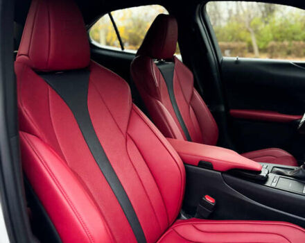 Белый Лексус UX, объемом двигателя 2 л и пробегом 56 тыс. км за 32000 $, фото 13 на Automoto.ua