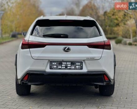 Белый Лексус UX, объемом двигателя 2 л и пробегом 72 тыс. км за 27900 $, фото 14 на Automoto.ua