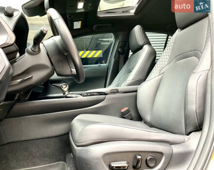 Білий Лексус UX, об'ємом двигуна 2 л та пробігом 22 тис. км за 30200 $, фото 33 на Automoto.ua
