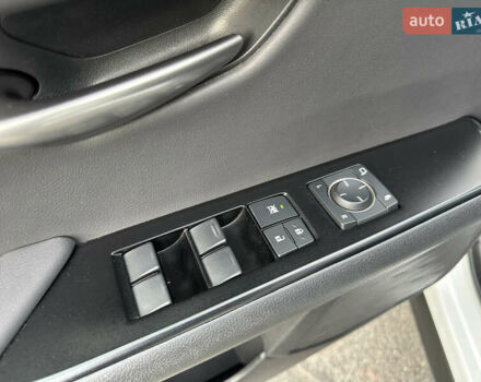 Білий Лексус UX, об'ємом двигуна 0 л та пробігом 27 тис. км за 24087 $, фото 24 на Automoto.ua