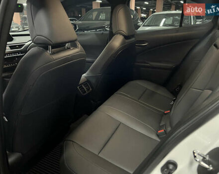 Білий Лексус UX, об'ємом двигуна 1.99 л та пробігом 22 тис. км за 29400 $, фото 26 на Automoto.ua