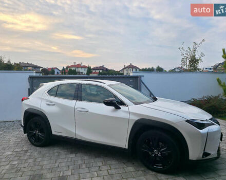 Лексус UX 2022 в Львове на Automoto.ua Белый Лексус UX, объемом двигателя 1.99 л и пробегом 68 тыс. км за 34990 $, фото 4 на Automoto.ua