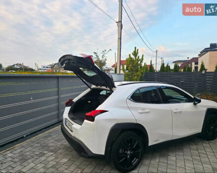 Білий Лексус UX, об'ємом двигуна 1.99 л та пробігом 68 тис. км за 34600 $, фото 15 на Automoto.ua