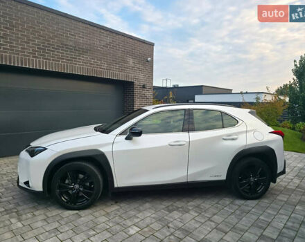 Білий Лексус UX, об'ємом двигуна 1.99 л та пробігом 68 тис. км за 34600 $, фото 3 на Automoto.ua