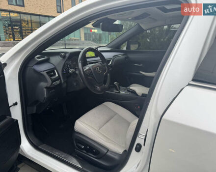 Білий Лексус UX, об'ємом двигуна 0 л та пробігом 75 тис. км за 25786 $, фото 26 на Automoto.ua