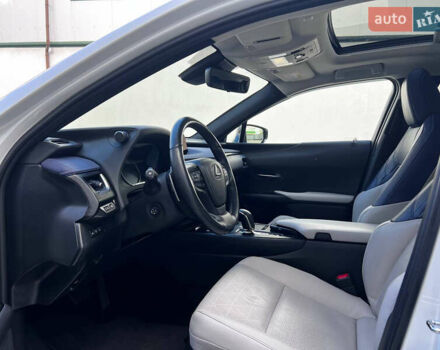 Белый Лексус UX, объемом двигателя 0 л и пробегом 75 тыс. км за 22000 $, фото 10 на Automoto.ua