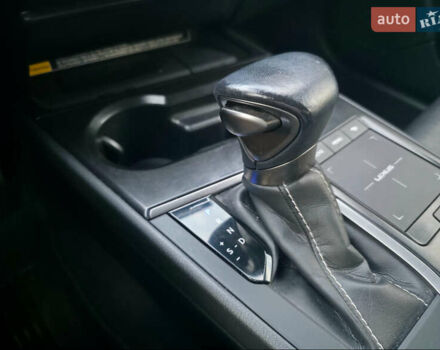 Білий Лексус UX, об'ємом двигуна 1.99 л та пробігом 68 тис. км за 34600 $, фото 20 на Automoto.ua