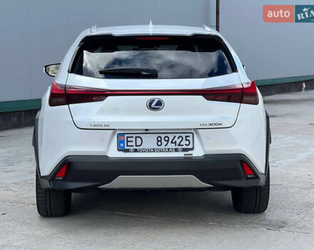 Белый Лексус UX, объемом двигателя 0 л и пробегом 75 тыс. км за 22000 $, фото 4 на Automoto.ua