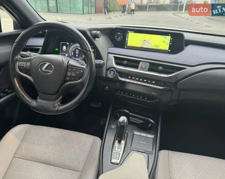 Білий Лексус UX, об'ємом двигуна 0 л та пробігом 75 тис. км за 25786 $, фото 33 на Automoto.ua
