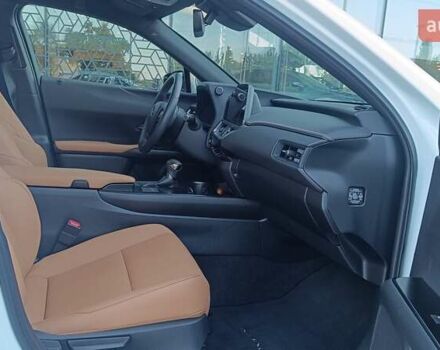 Білий Лексус UX, об'ємом двигуна 2 л та пробігом 32 тис. км за 38878 $, фото 5 на Automoto.ua
