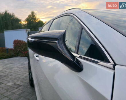 Білий Лексус UX, об'ємом двигуна 1.99 л та пробігом 68 тис. км за 34600 $, фото 5 на Automoto.ua