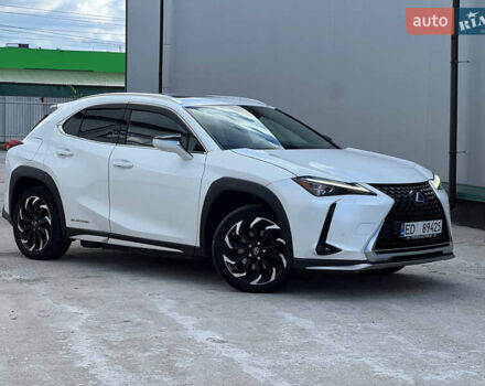 Белый Лексус UX, объемом двигателя 0 л и пробегом 75 тыс. км за 22000 $, фото 2 на Automoto.ua