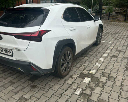 Білий Лексус UX, об'ємом двигуна 1.99 л та пробігом 22 тис. км за 35000 $, фото 4 на Automoto.ua
