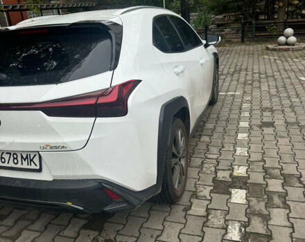 Білий Лексус UX, об'ємом двигуна 1.99 л та пробігом 22 тис. км за 35000 $, фото 2 на Automoto.ua