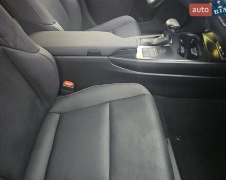 Белый Лексус UX, объемом двигателя 3 л и пробегом 60 тыс. км за 25000 $, фото 8 на Automoto.ua