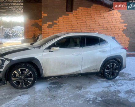 Белый Лексус UX, объемом двигателя 1.99 л и пробегом 110 тыс. км за 15500 $, фото 1 на Automoto.ua