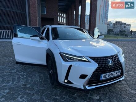 Білий Лексус UX, об'ємом двигуна 1.97 л та пробігом 67 тис. км за 27000 $, фото 1 на Automoto.ua