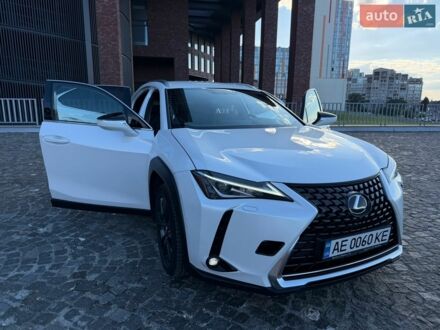 Білий Лексус UX, об'ємом двигуна 1.97 л та пробігом 67 тис. км за 26000 $, фото 1 на Automoto.ua
