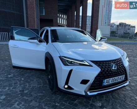 Белый Лексус UX, объемом двигателя 1.97 л и пробегом 67 тыс. км за 26000 $, фото 1 на Automoto.ua