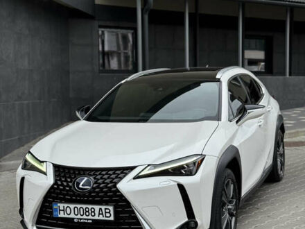 Білий Лексус UX, об'ємом двигуна 1.99 л та пробігом 61 тис. км за 33000 $, фото 1 на Automoto.ua