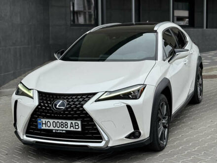 Белый Лексус UX, объемом двигателя 1.99 л и пробегом 61 тыс. км за 31800 $, фото 1 на Automoto.ua